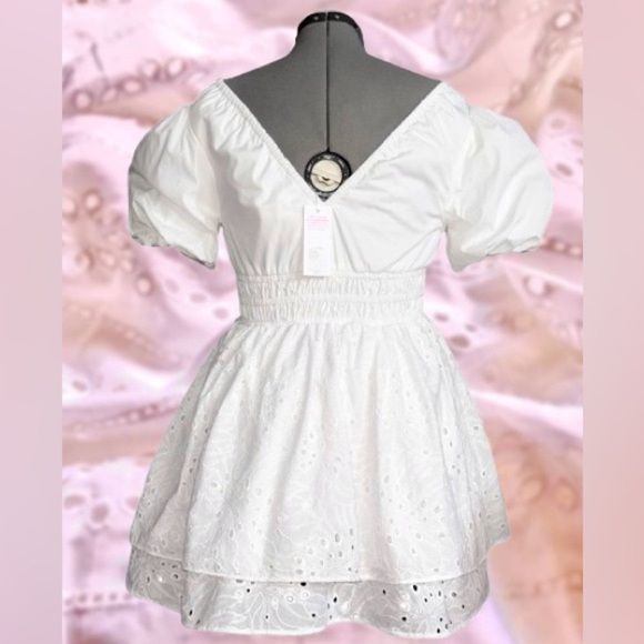 NWT Lilly Pulitzer Axelle Eyelet romper Sz 6 - Picture 3 of 5